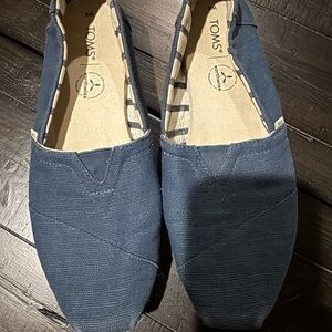 TOMS Women’s Blue Canvas Loafers